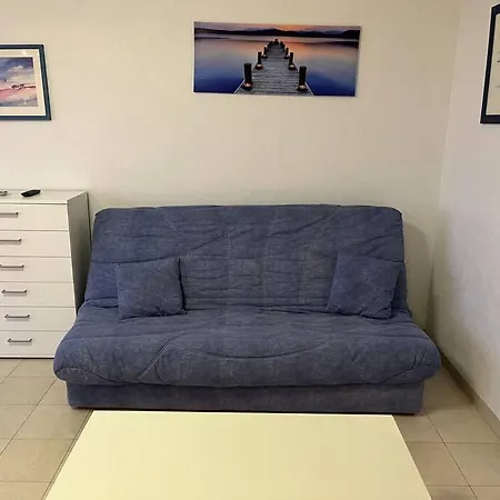 Studio En Face Avec Parking