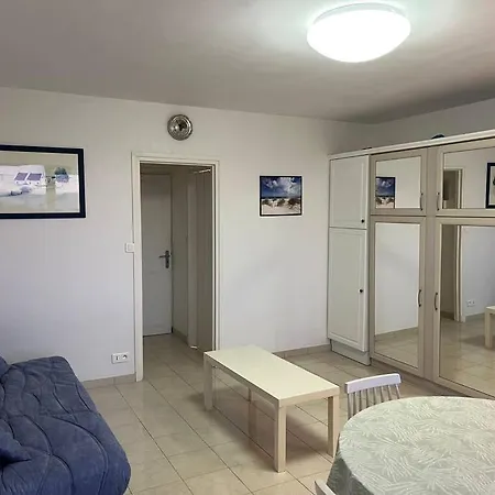 Studio En Face Avec Parking *